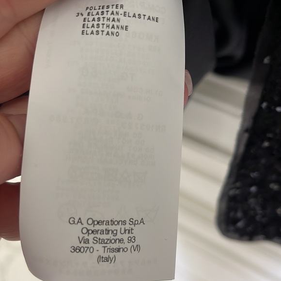 Armani Collezioni jacket in black size 14 with beautiful fabric detail. - Picture 6 of 6